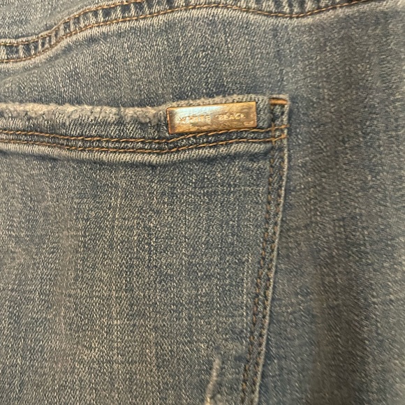 Girlfriend jeans, embroidered flowers - Picture 9 of 13